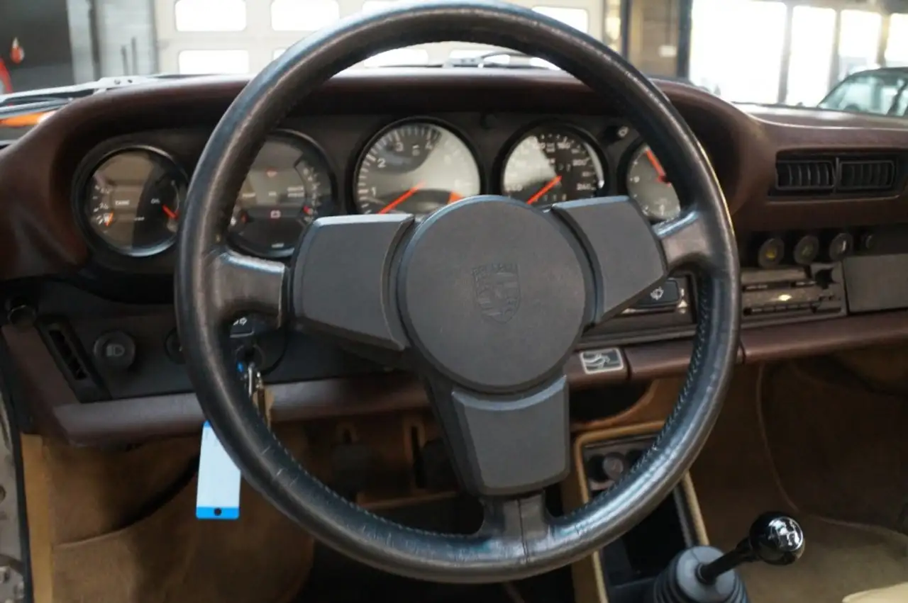 Porsche 911 Targa 3.0 Super Carrera Beautiful Driver (1982), foto 11