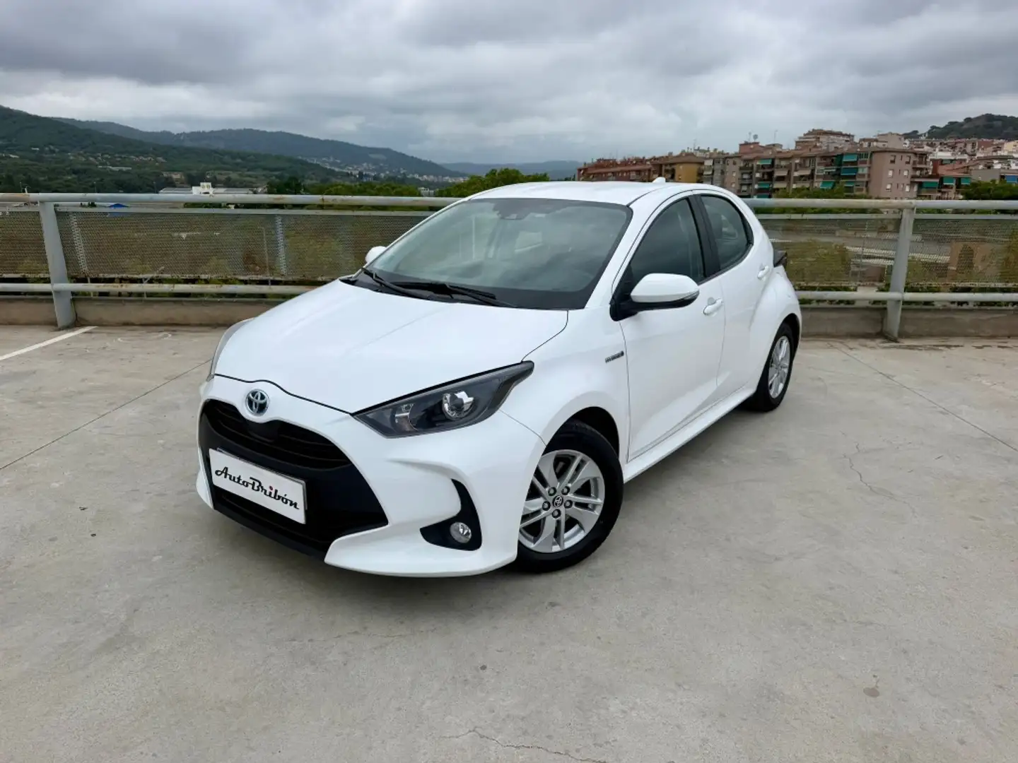 Toyota Yaris 120H 1.5 Business Plus Blanco - 2