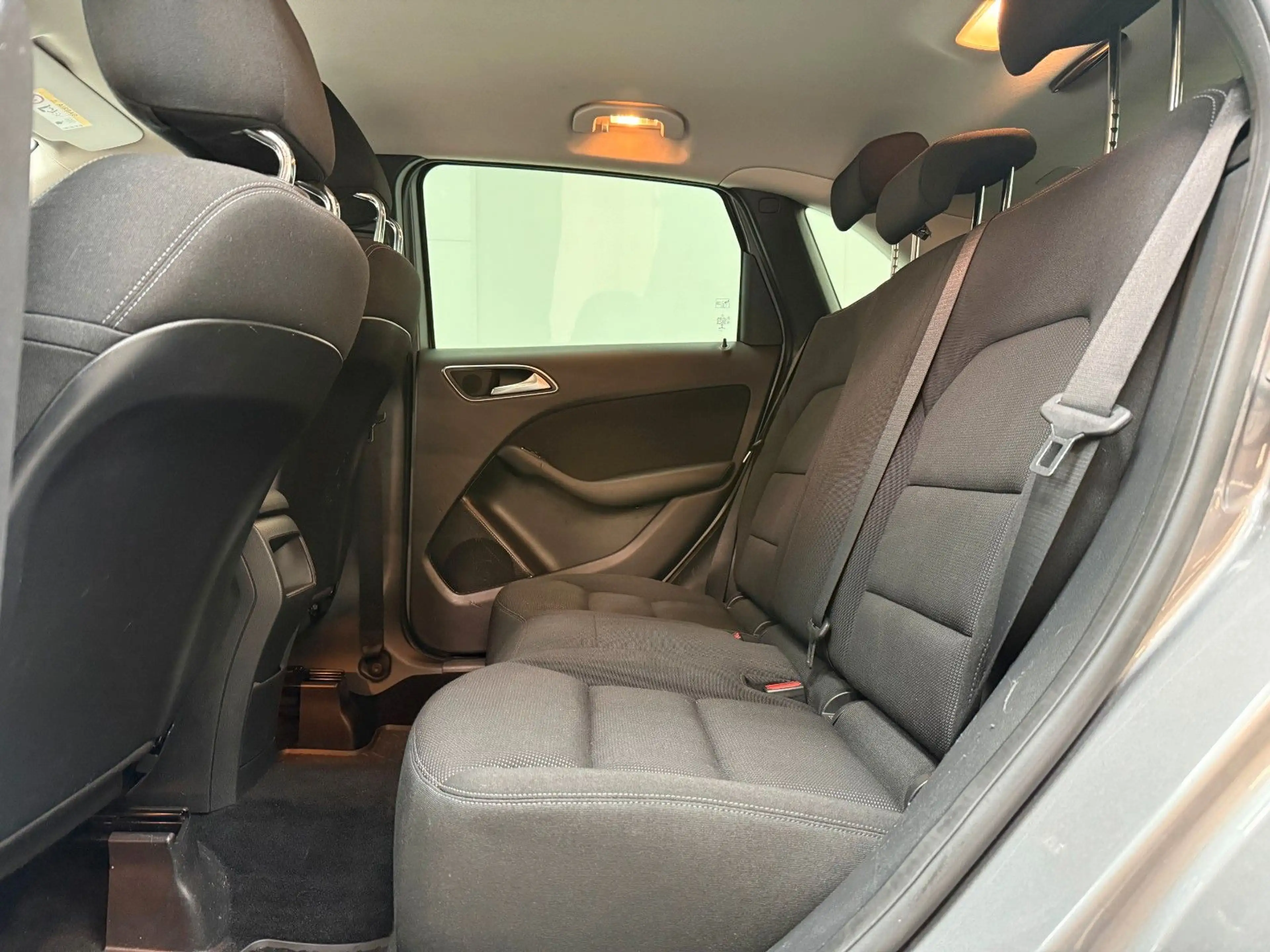 Mercedes-Benz B 220 CDI / AHK / NAVI / TEMPOMAT / RKAM — photo 13