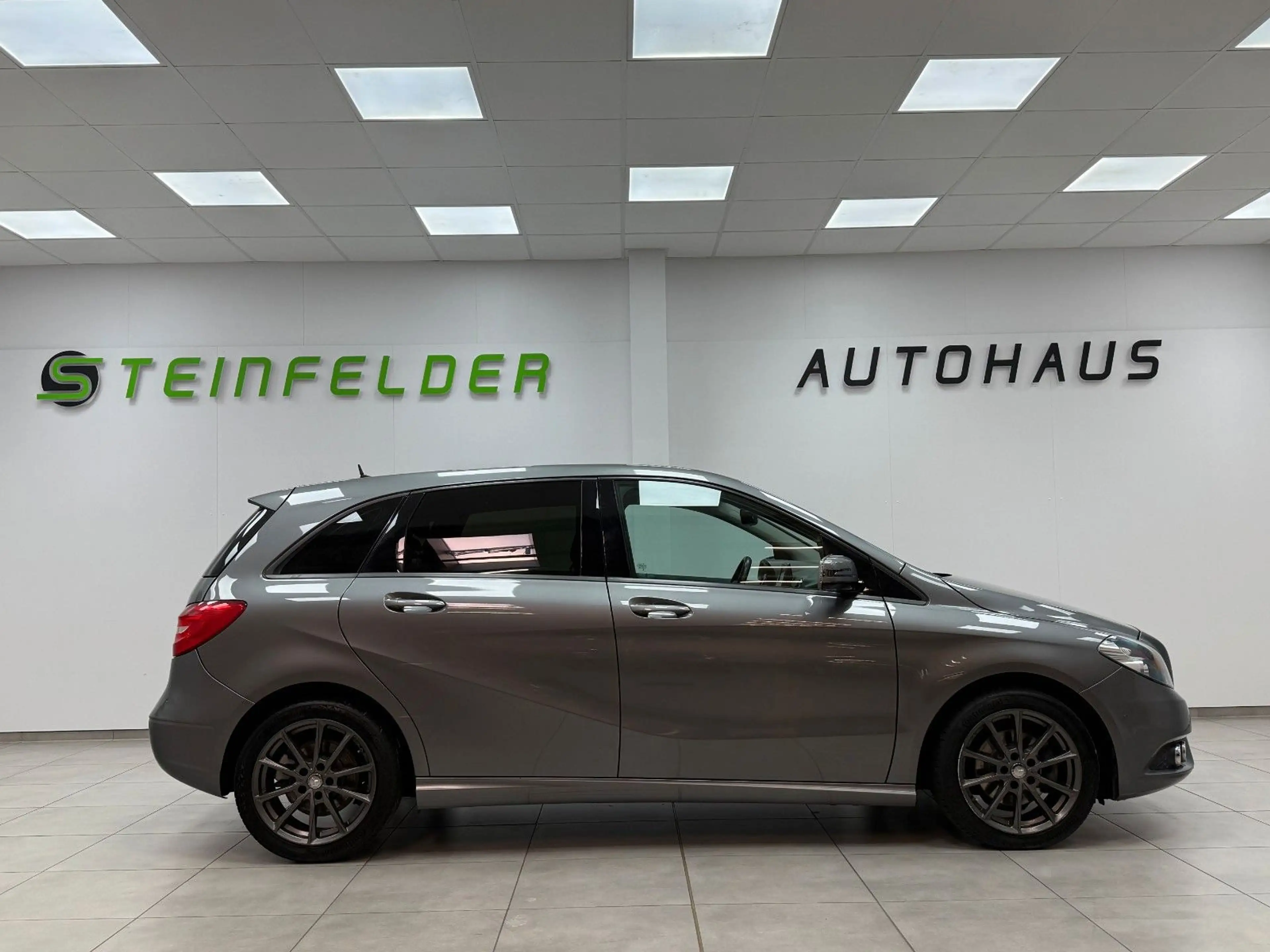 Mercedes-Benz B 220 CDI / AHK / NAVI / TEMPOMAT / RKAM — photo 8