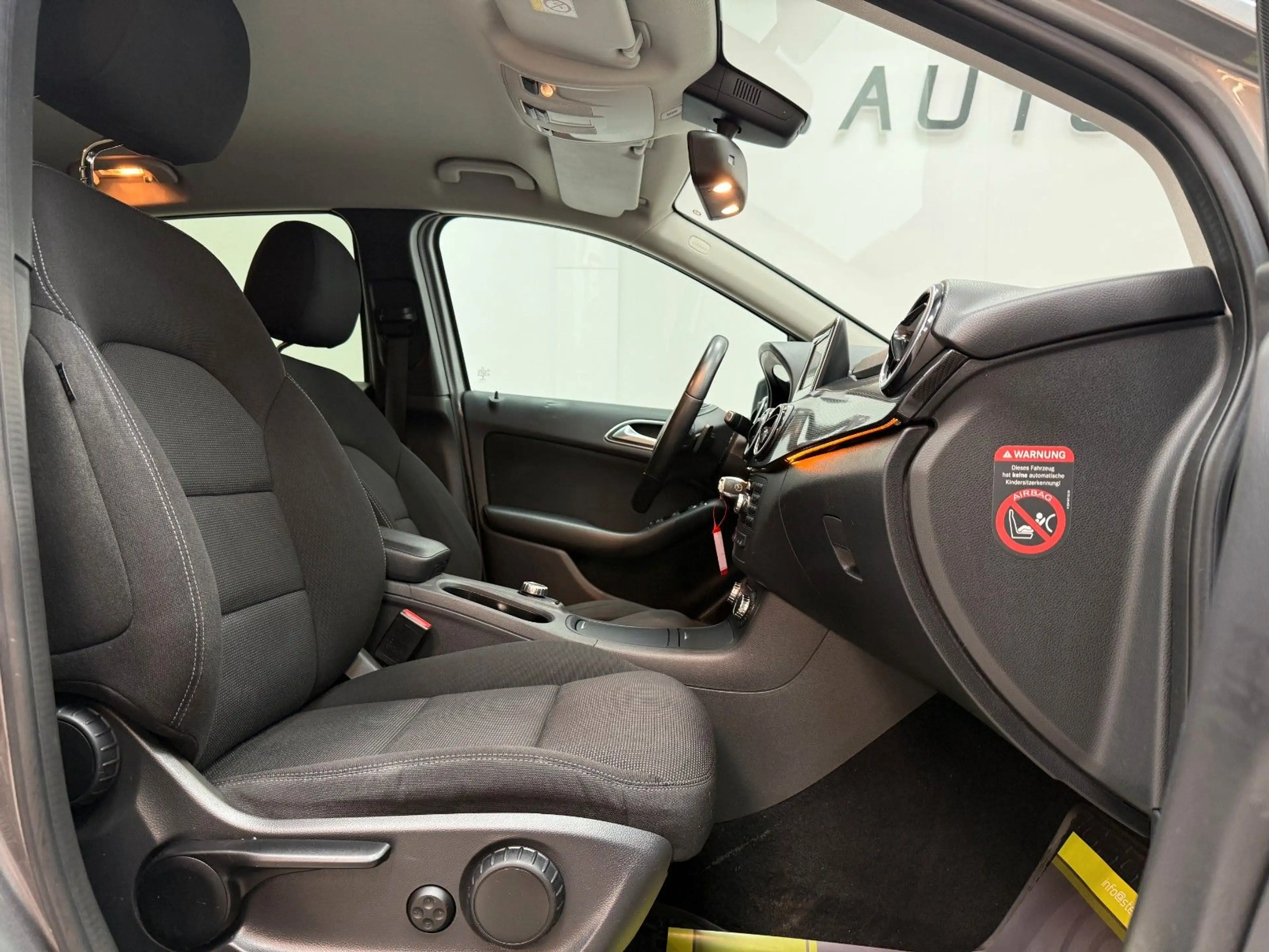 Mercedes-Benz B 220 CDI / AHK / NAVI / TEMPOMAT / RKAM — photo 12