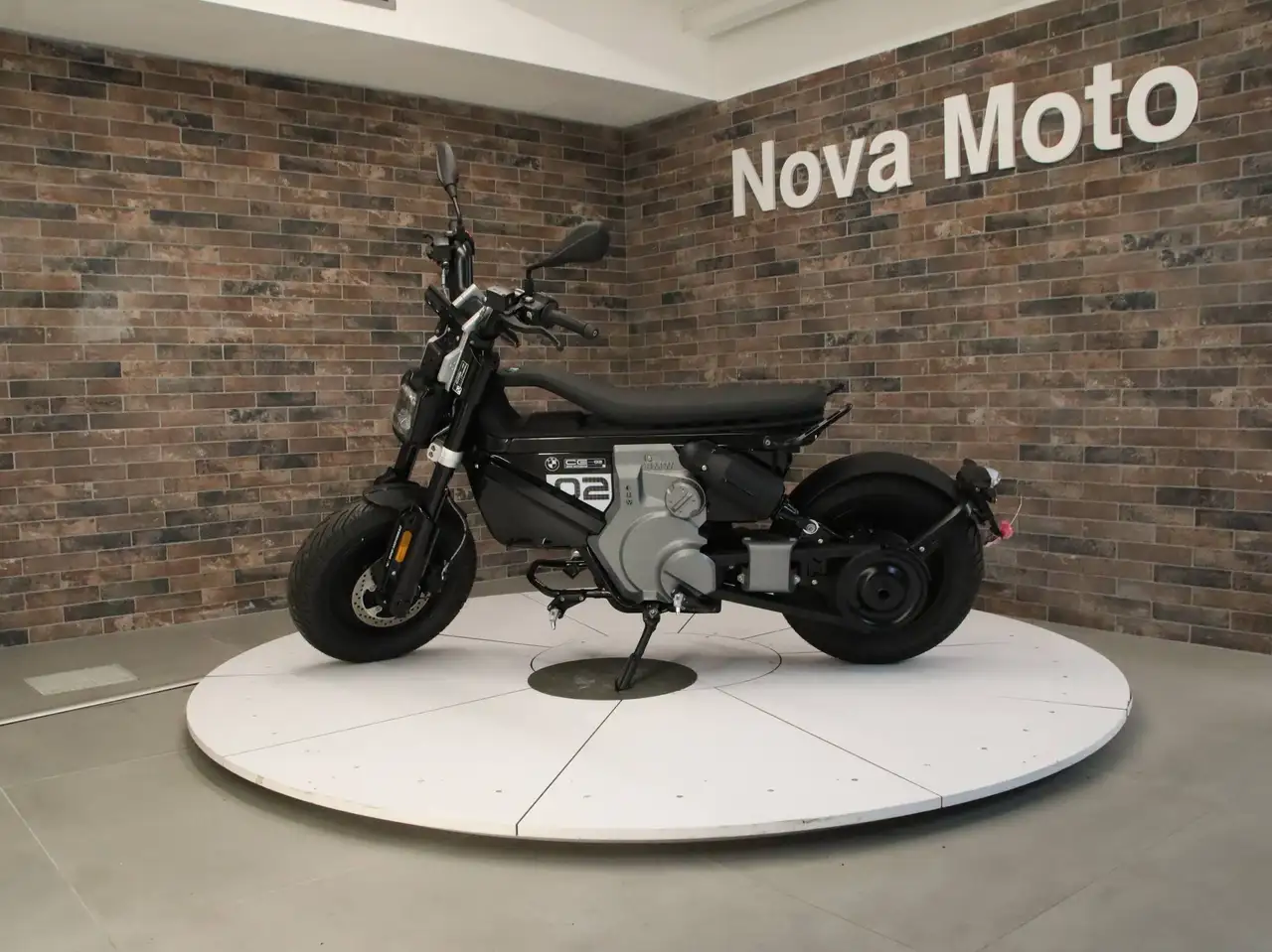 BMW CE 02
