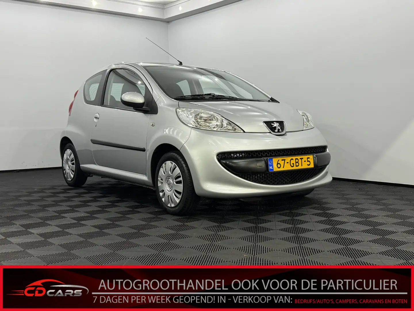 Peugeot 107 1.0-12V XS Airco, Radio Bij de verkoop van gebruik Grijs - 1