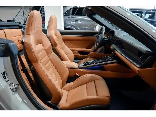 Porsche 911 view 6