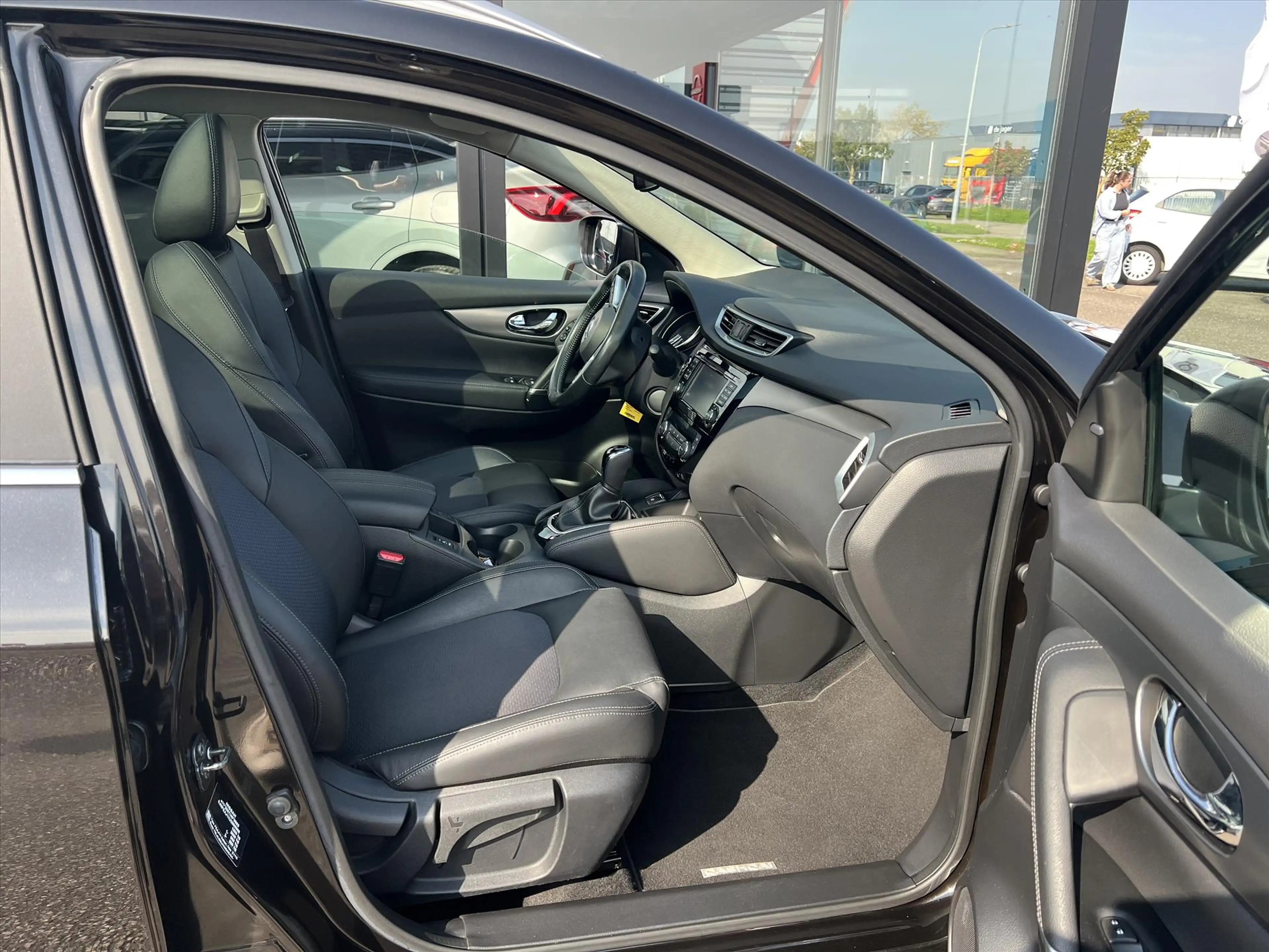 Nissan Qashqai 1.2 115pk DIG-T XTRONIC AUTOMAAT Tekna , trekhaak — photo 14