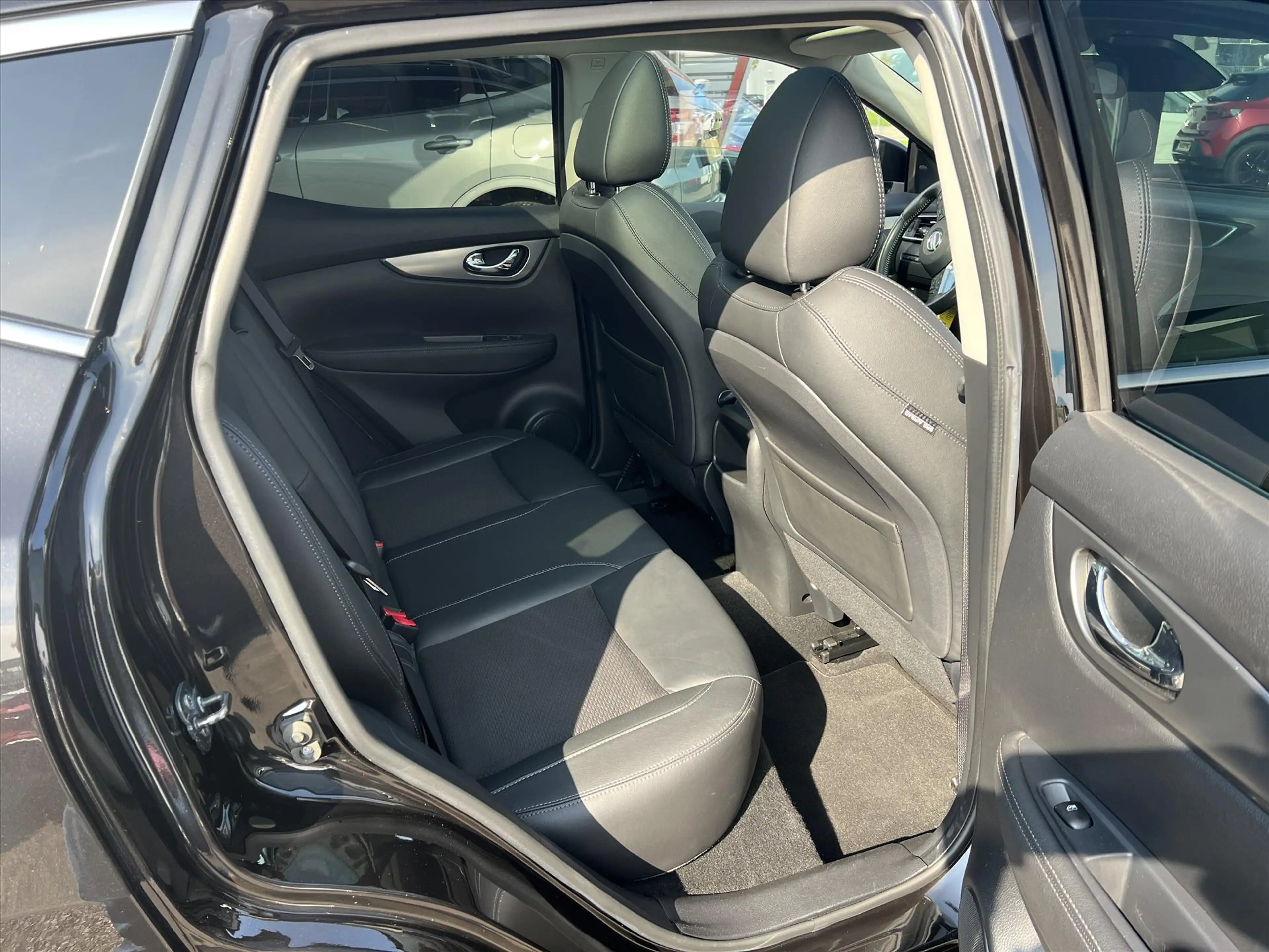 Nissan Qashqai 1.2 115pk DIG-T XTRONIC AUTOMAAT Tekna , trekhaak — photo 15