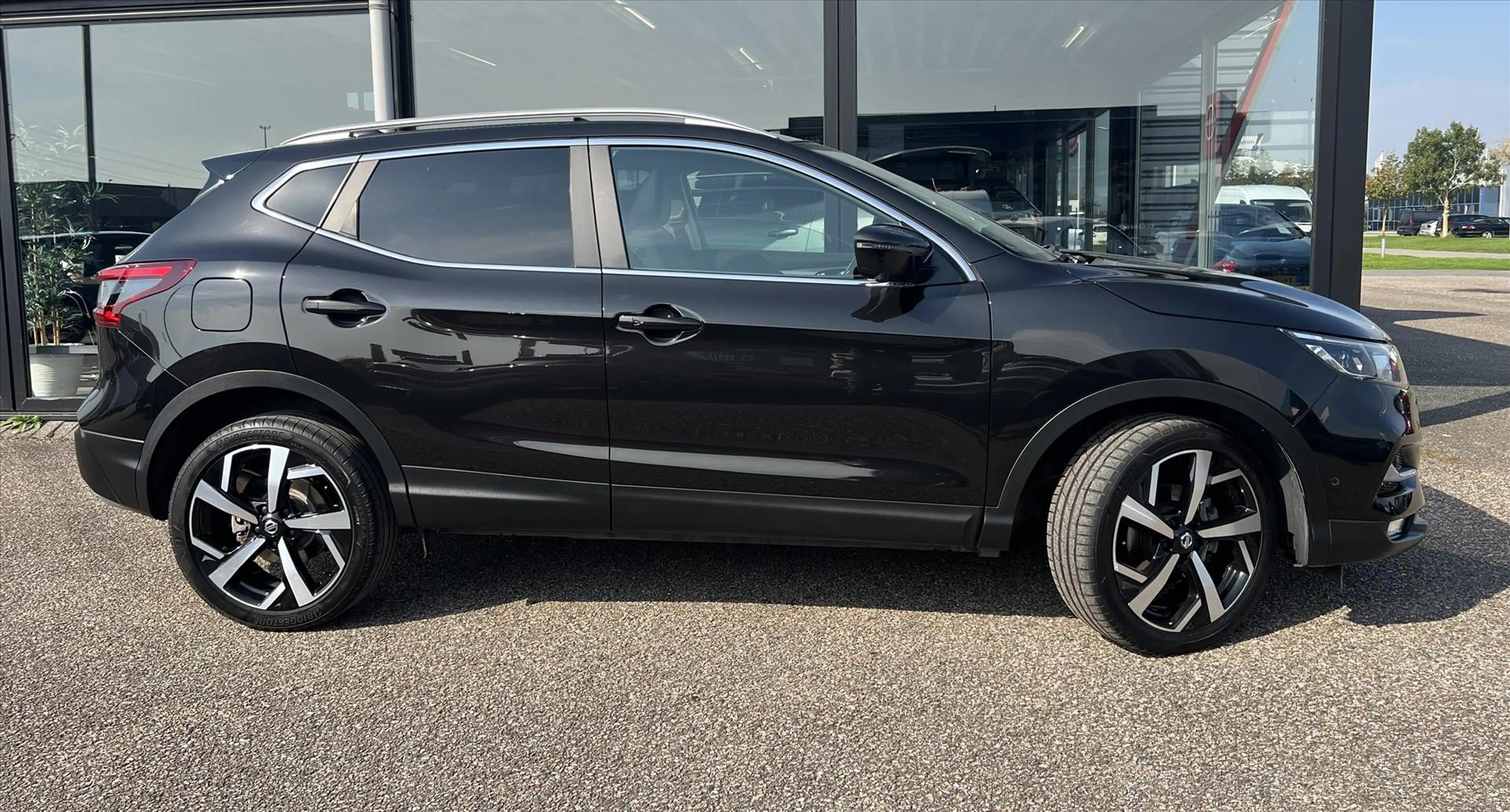 Nissan Qashqai 1.2 115pk DIG-T XTRONIC AUTOMAAT Tekna , trekhaak — photo 2