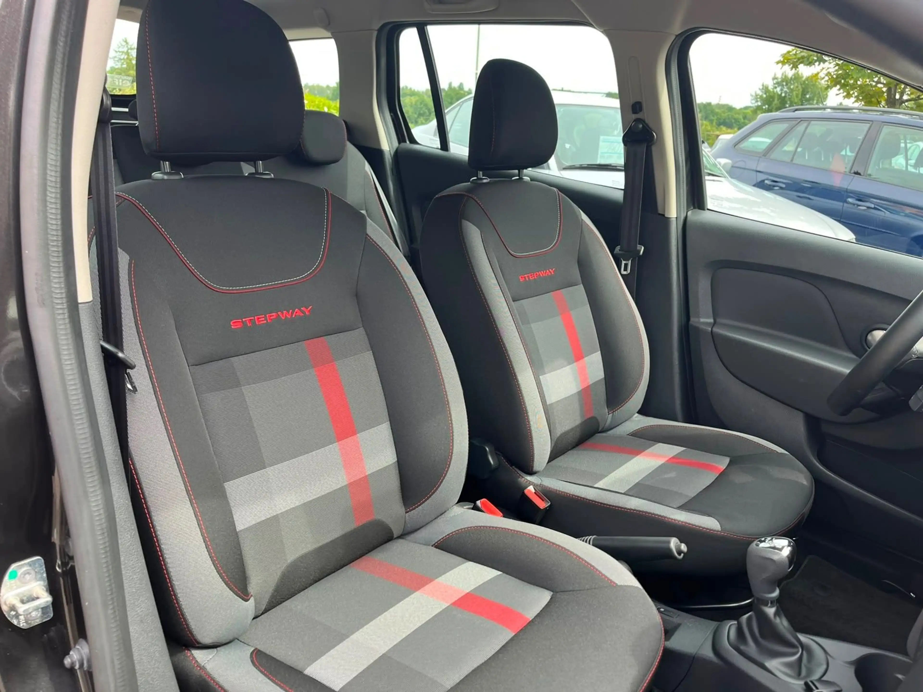 Dacia Logan MCV TCe 90 Stepway — photo 13