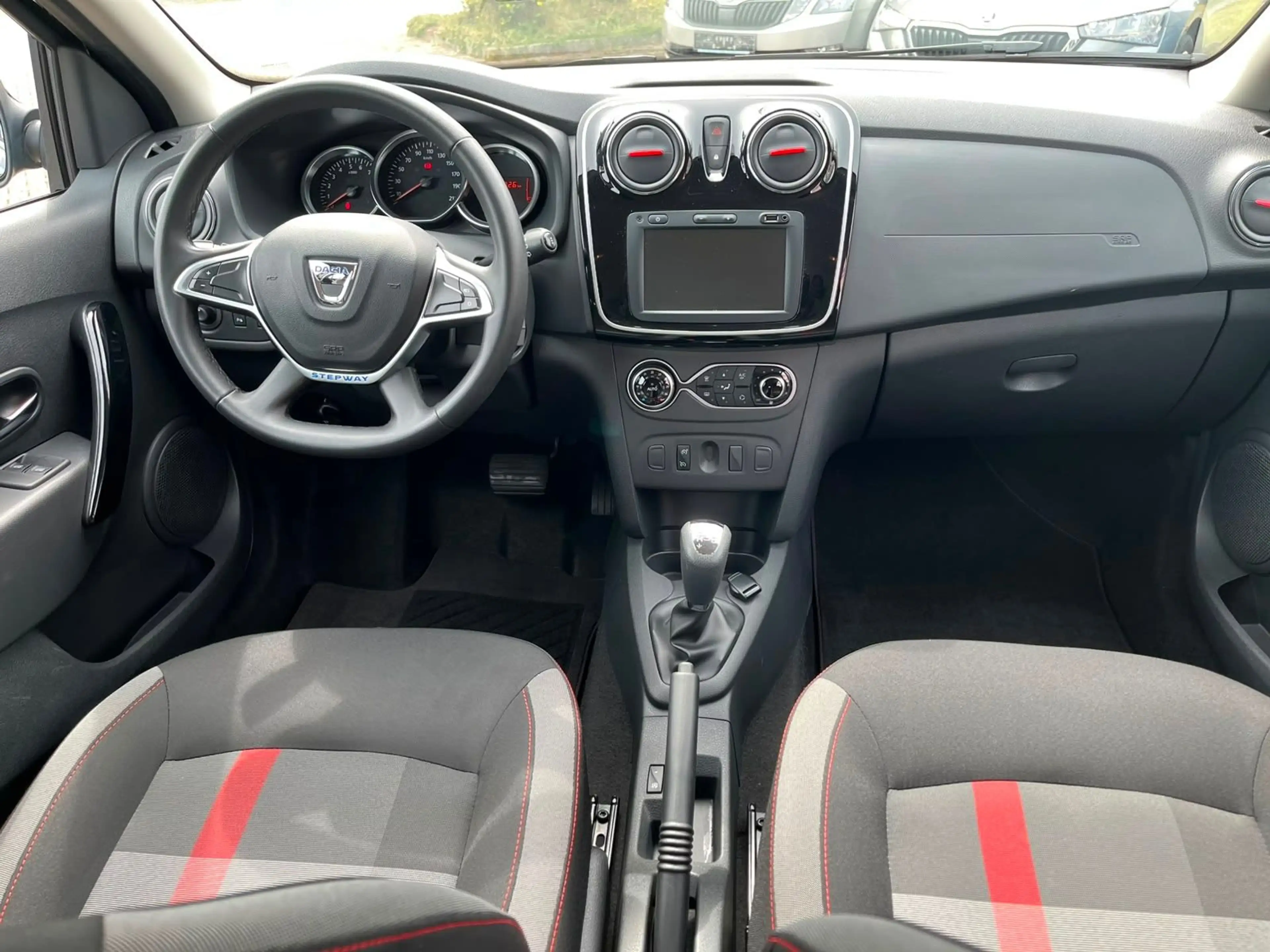 Dacia Logan MCV TCe 90 Stepway — photo 15