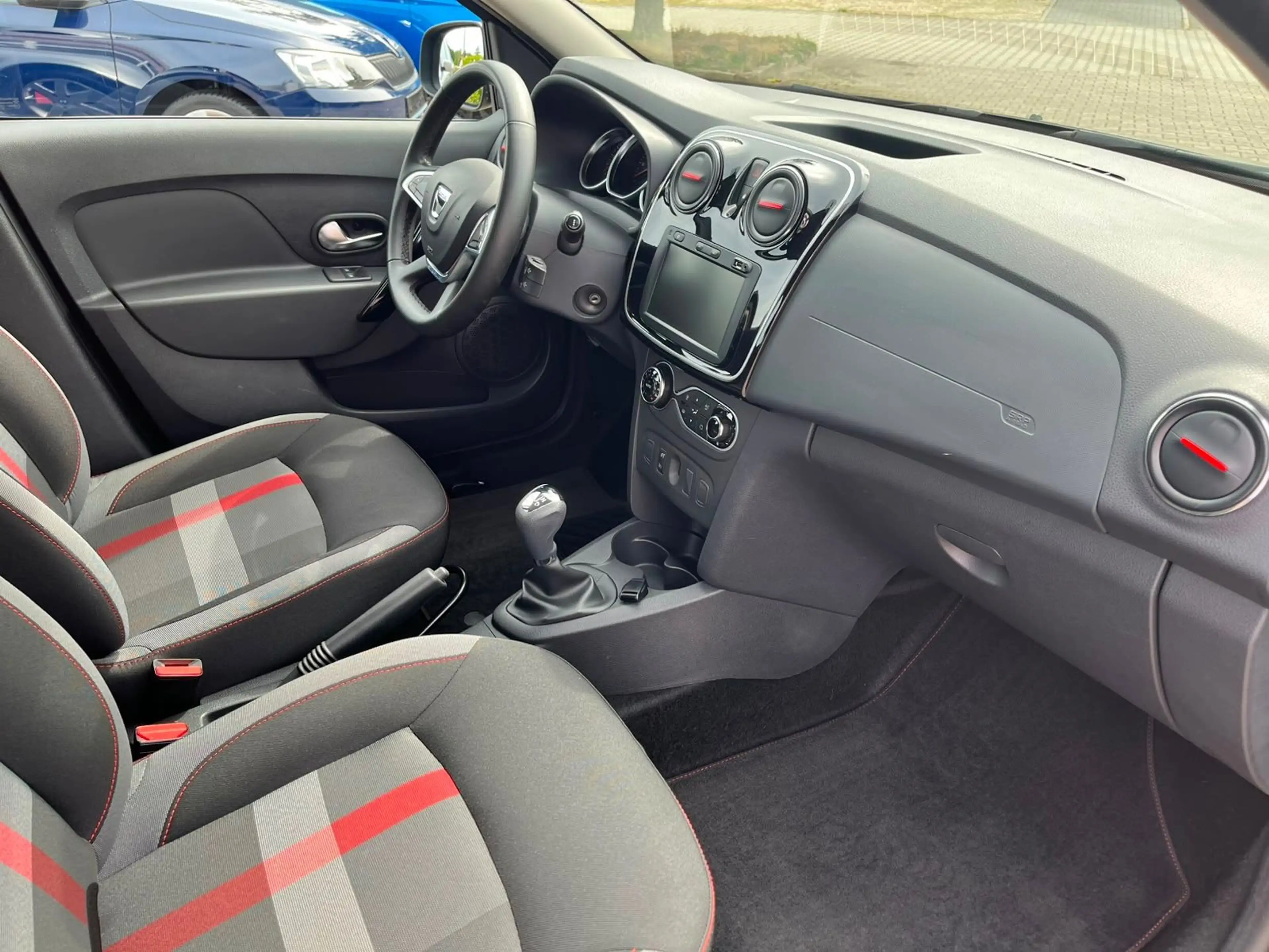 Dacia Logan MCV TCe 90 Stepway — photo 12