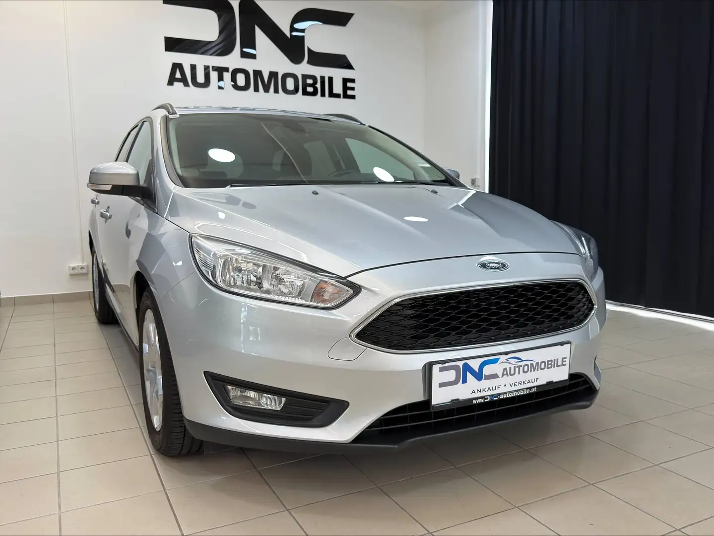 Ford Focus Traveller 1,0 EcoBoost Trend*AHK*NAVI*SHZ* - 2