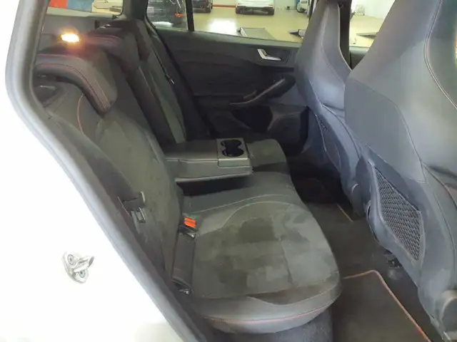 Ford Focus view 13