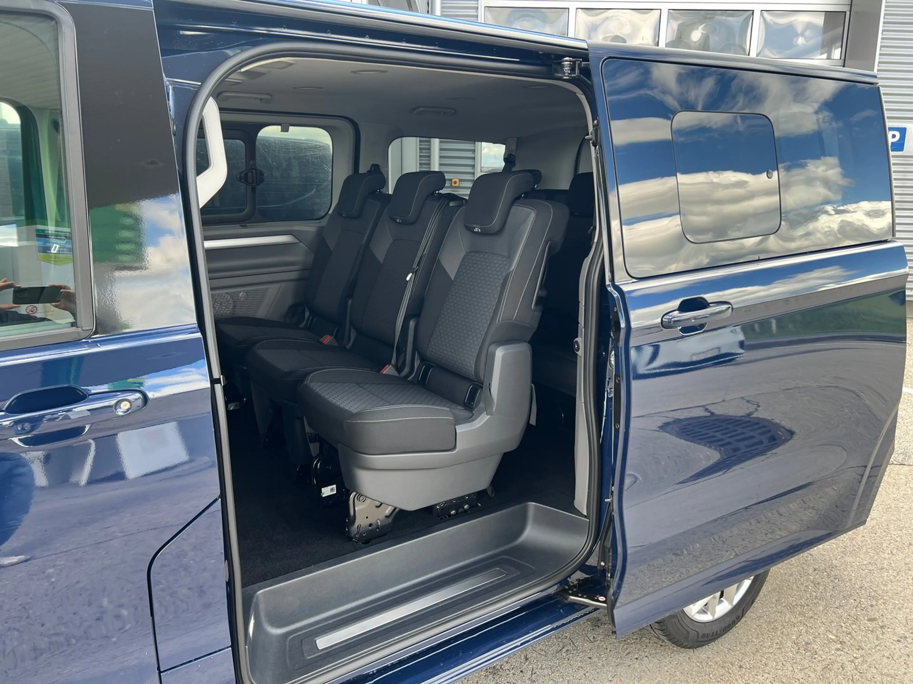 Volkswagen T7 Caravelle VW T7 Caravelle Style TDI — photo 9