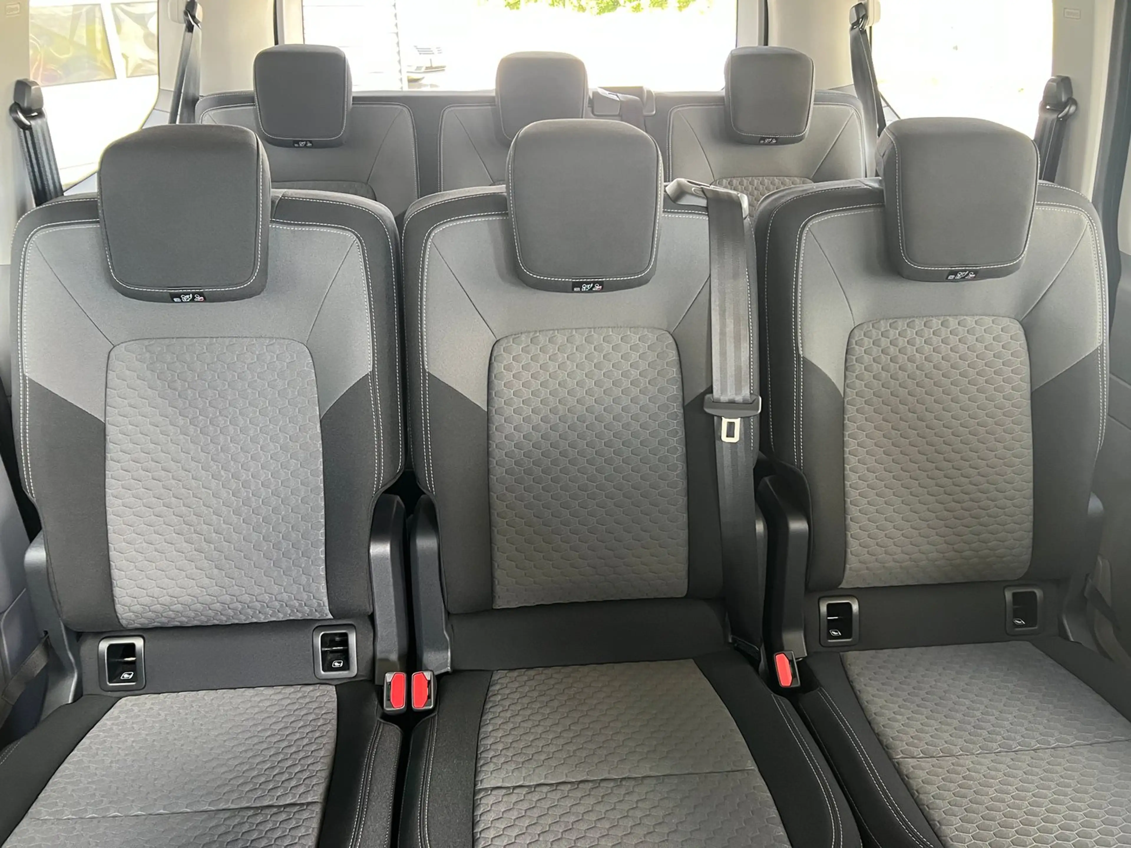 Volkswagen T7 Caravelle VW T7 Caravelle Style TDI — photo 13