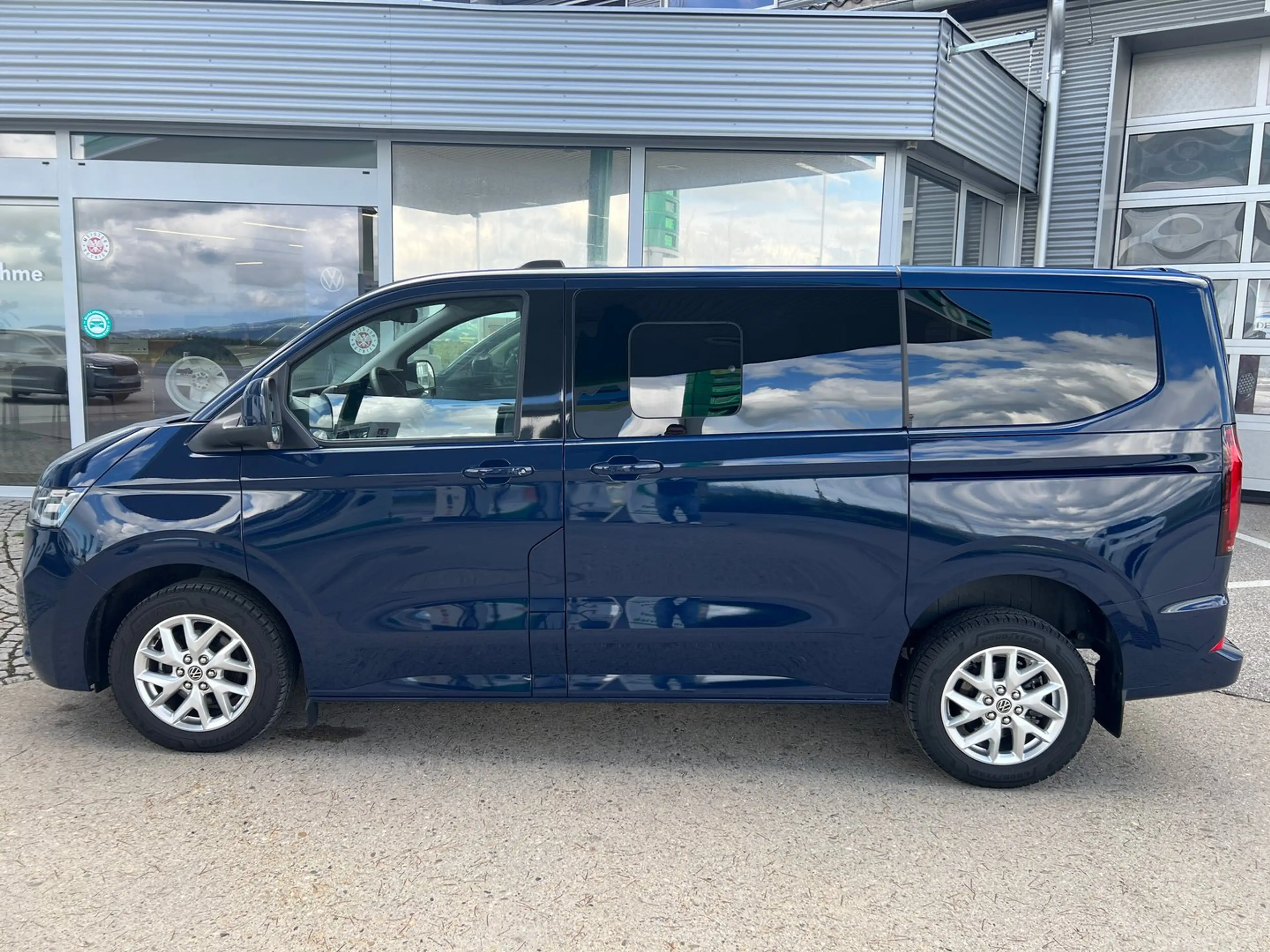 Volkswagen T7 Caravelle VW T7 Caravelle Style TDI — photo 5