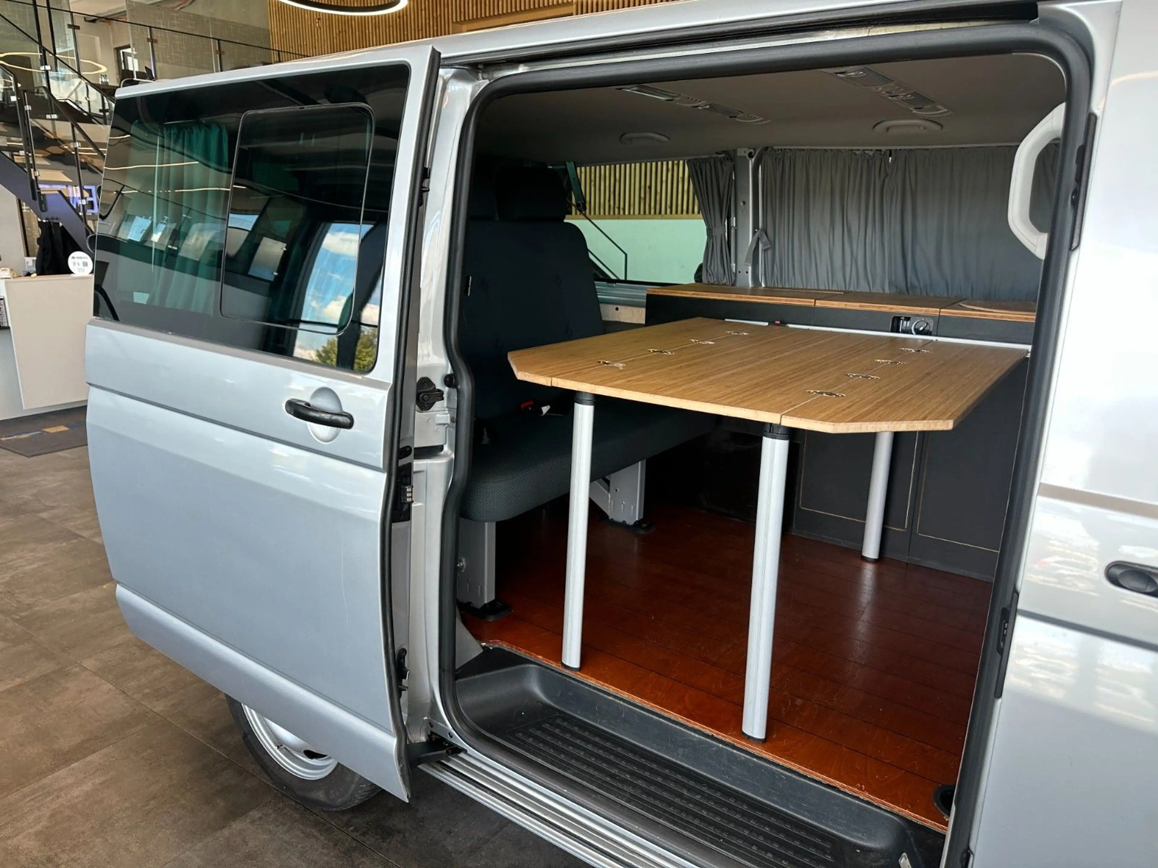 Volkswagen T5 Caravelle T5 *CAMPER*KÜCHE*BETT(aufklappbar)*ESSTISCH*AHK* — photo 14