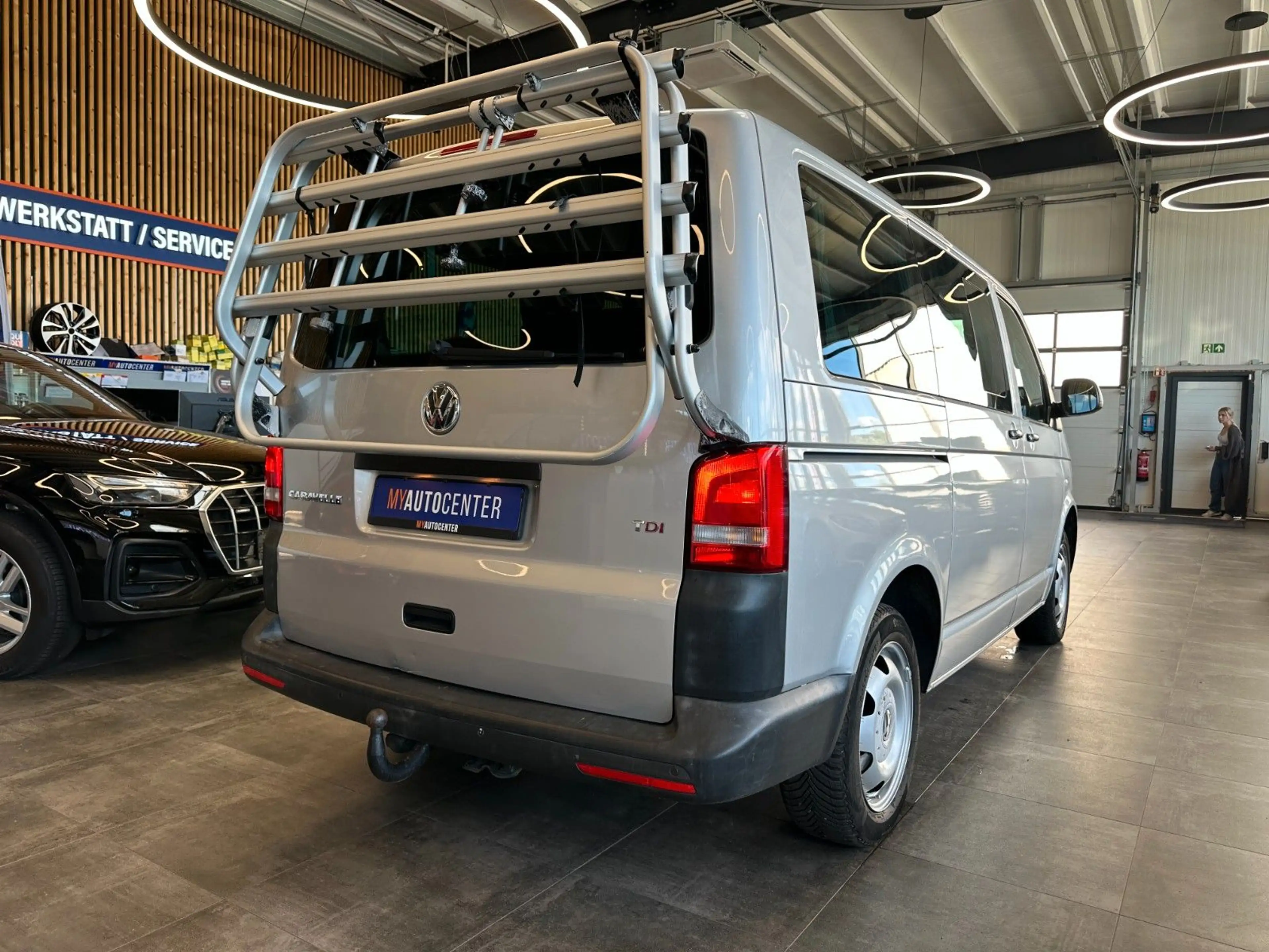Volkswagen T5 Caravelle T5 *CAMPER*KÜCHE*BETT(aufklappbar)*ESSTISCH*AHK* — photo 2