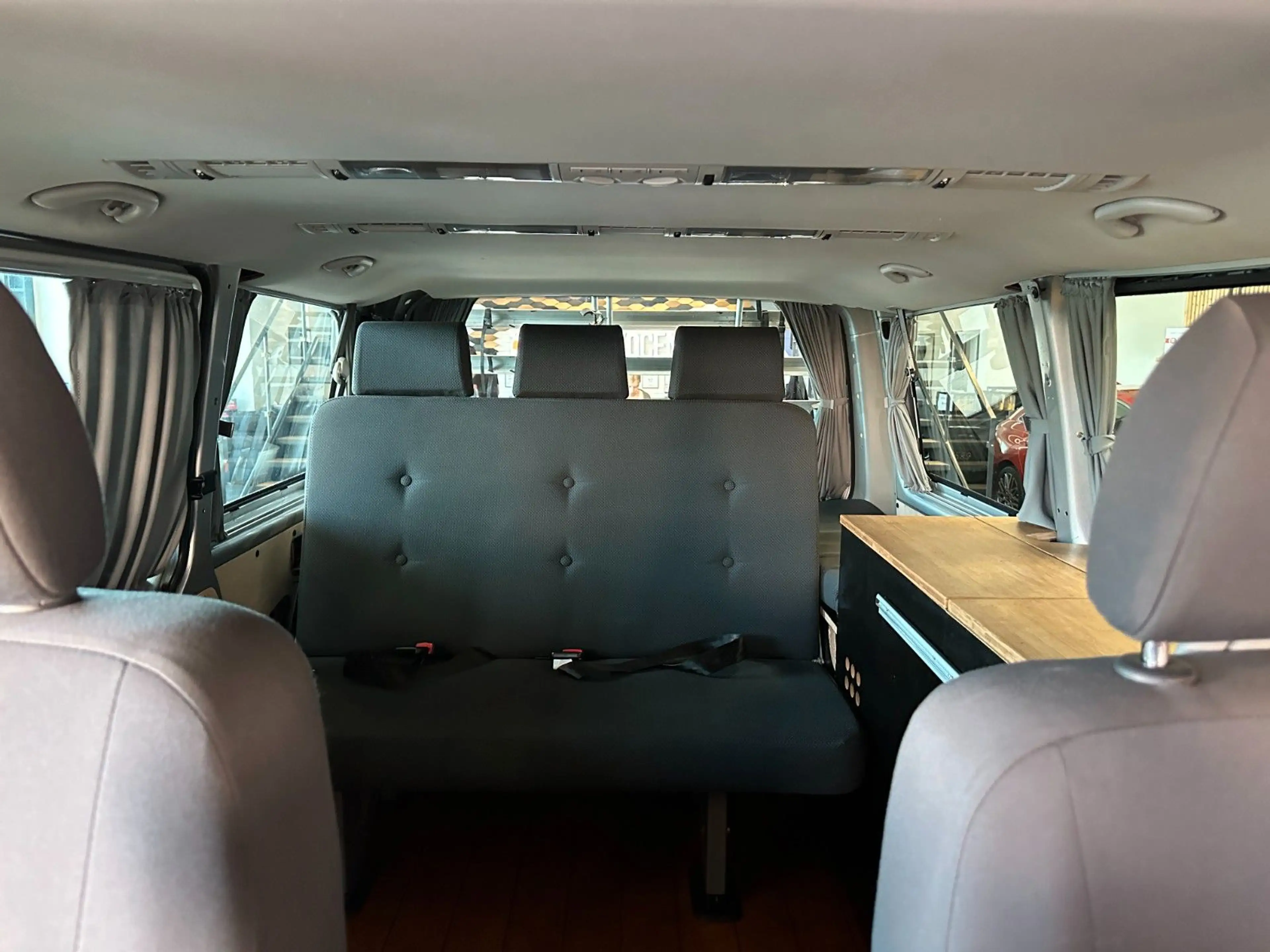 Volkswagen T5 Caravelle T5 *CAMPER*KÜCHE*BETT(aufklappbar)*ESSTISCH*AHK* — photo 10