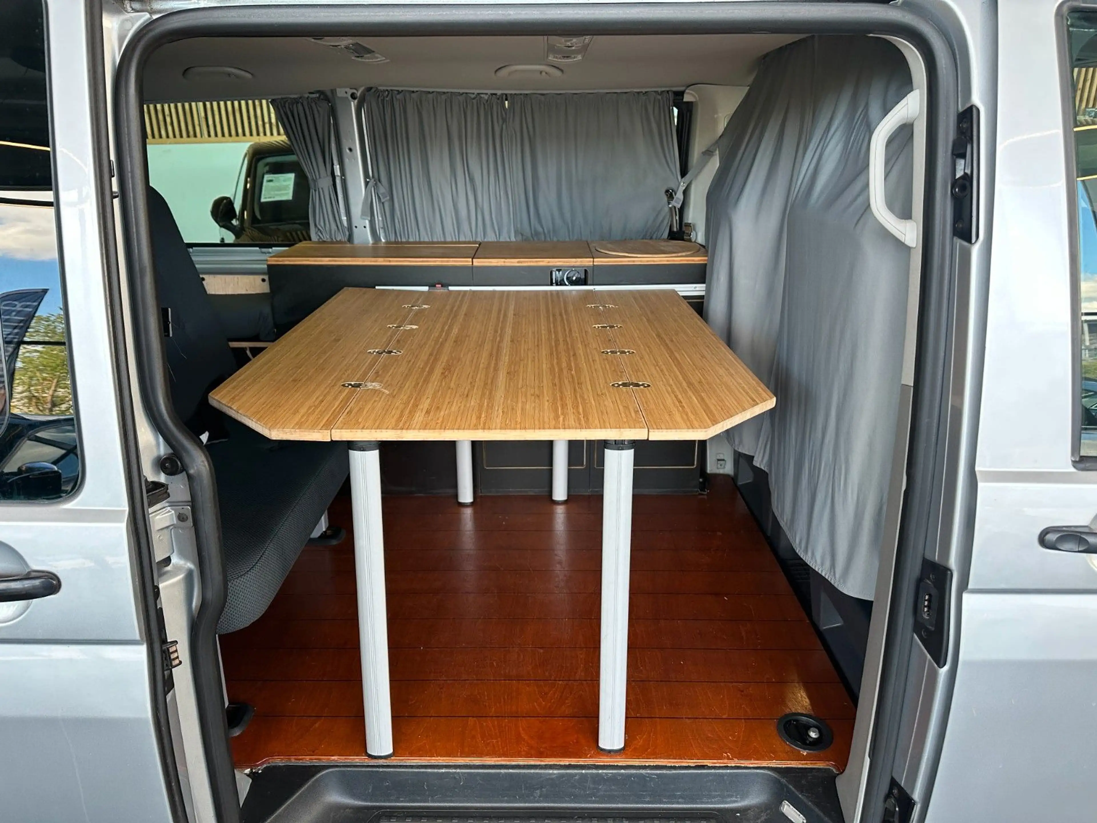 Volkswagen T5 Caravelle T5 *CAMPER*KÜCHE*BETT(aufklappbar)*ESSTISCH*AHK* — photo 15