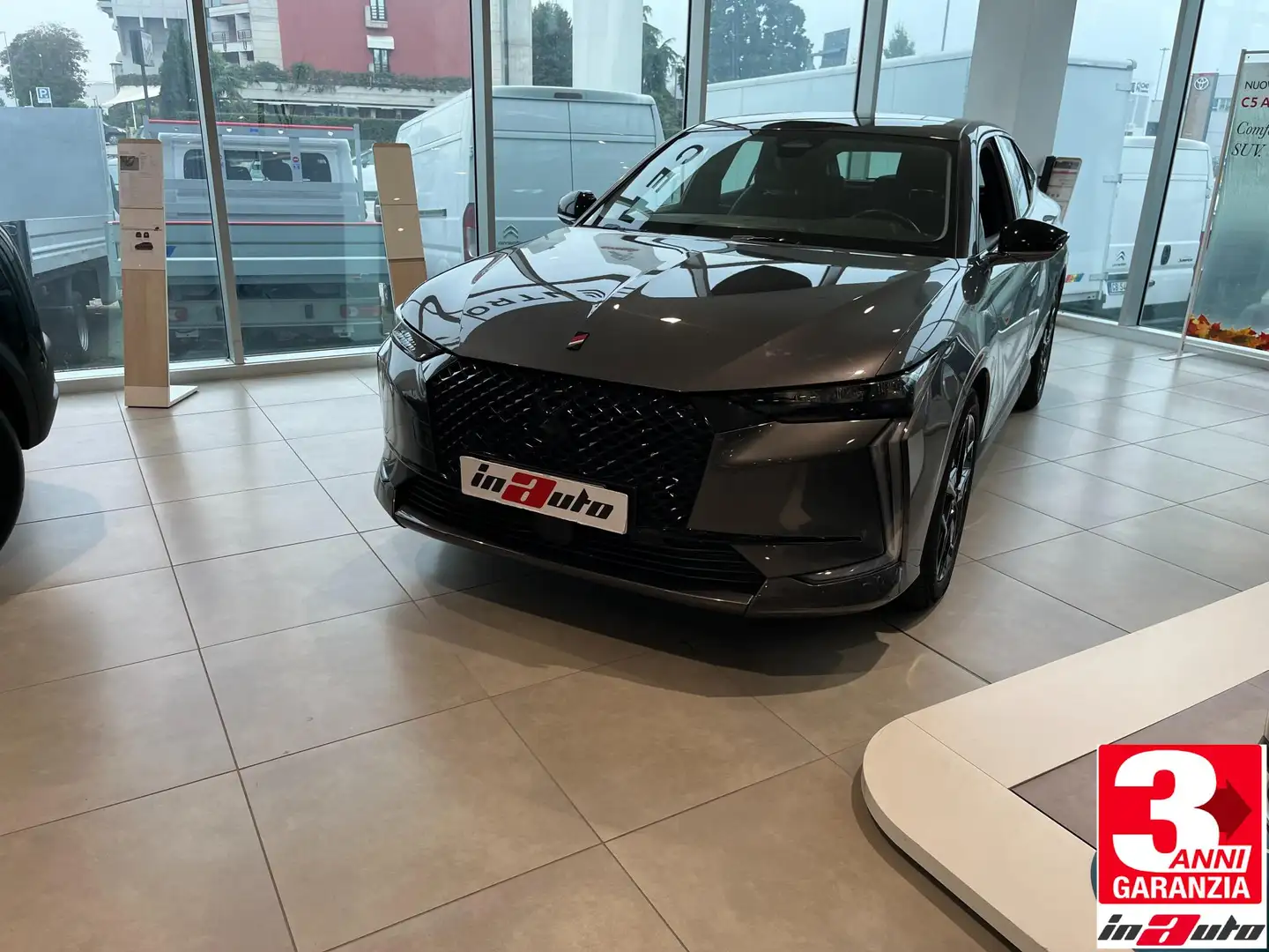 DS Automobiles DS 4 BlueHDi 130 aut. Performance Line Grau - 1