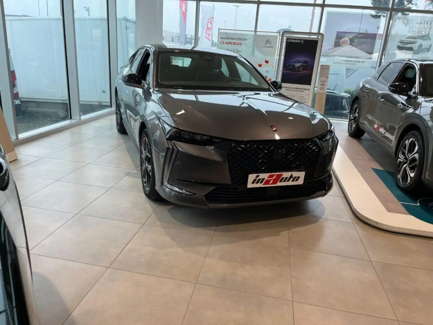 DS Automobiles DS 4 BlueHDi 130 aut. Performance Line Grau - 2