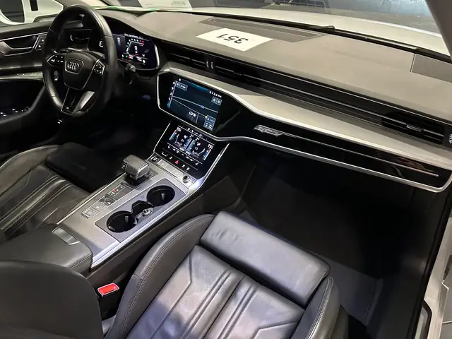 Audi A6 Avant view 12
