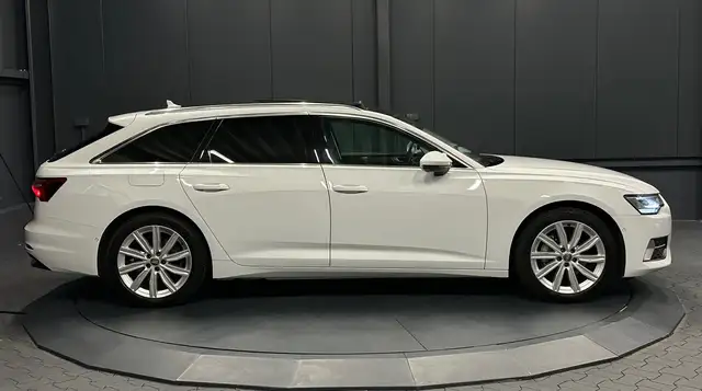 Audi A6 Avant view 7