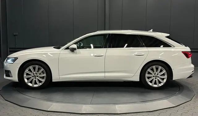 Audi A6 Avant view 4