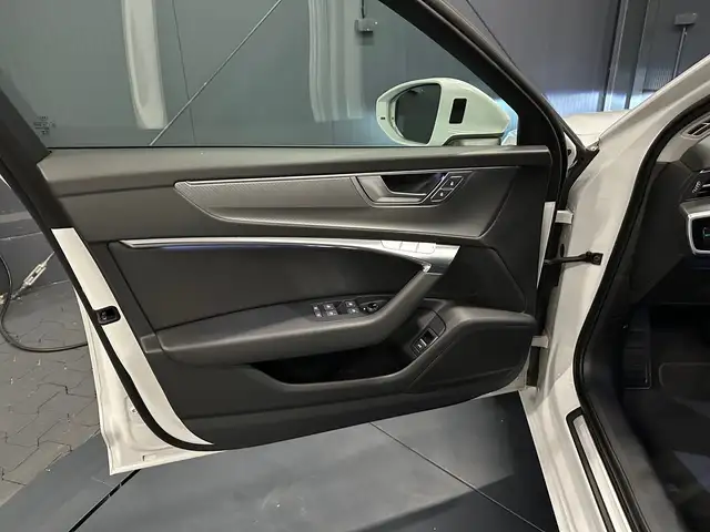 Audi A6 Avant view 14