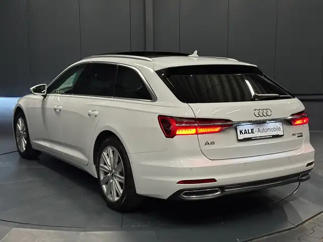Audi A6 Avant view 5
