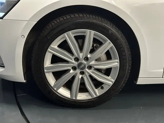Audi A6 Avant view 10