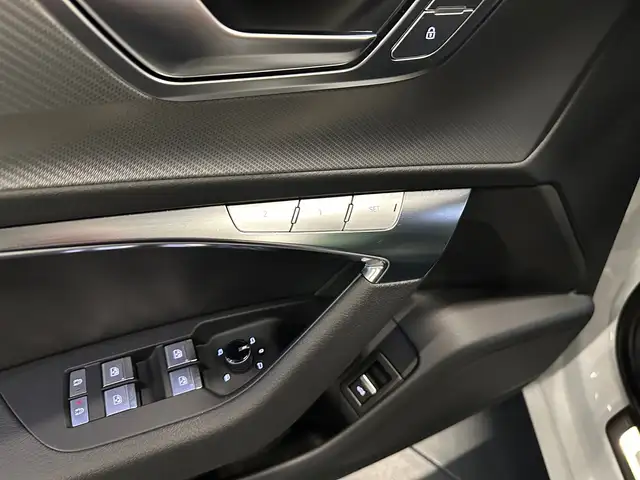 Audi A6 Avant view 15