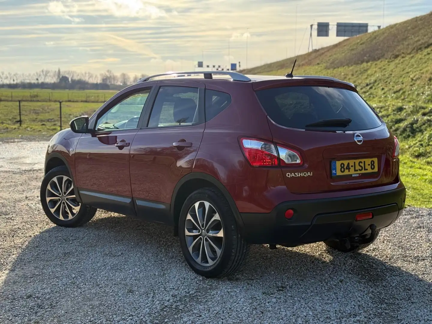 Nissan Qashqai 1.6 Connect Edition|Nap|Pano|Cruise|Airco| Rood - 2