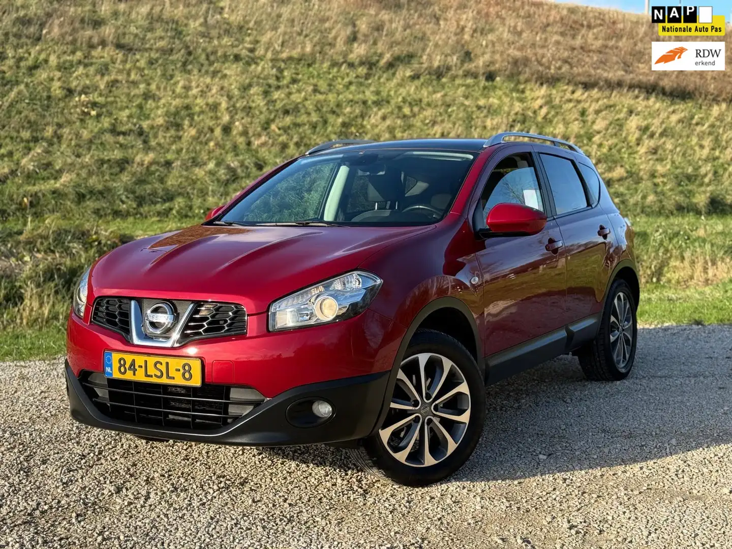 Nissan Qashqai 1.6 Connect Edition|Nap|Pano|Cruise|Airco| Rood - 1