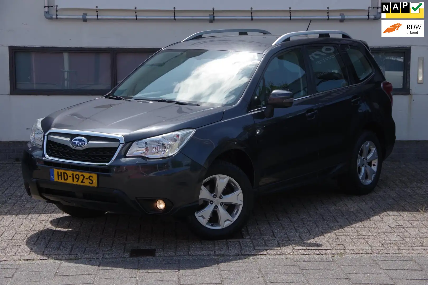 Subaru Forester 2.0 Luxury Grijs - 1