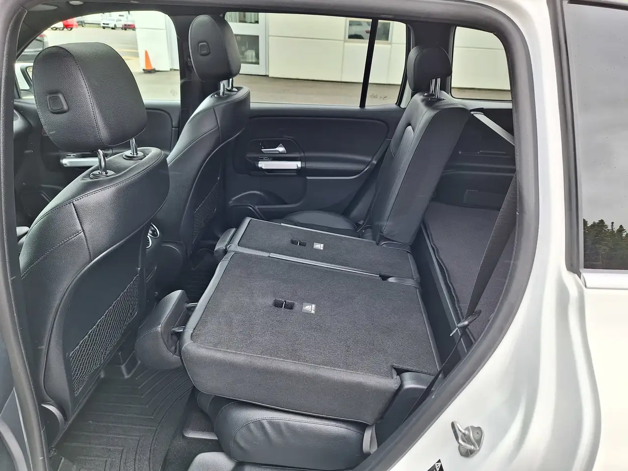 Mercedes-Benz GLB снимка Mercedes-Benz GLB