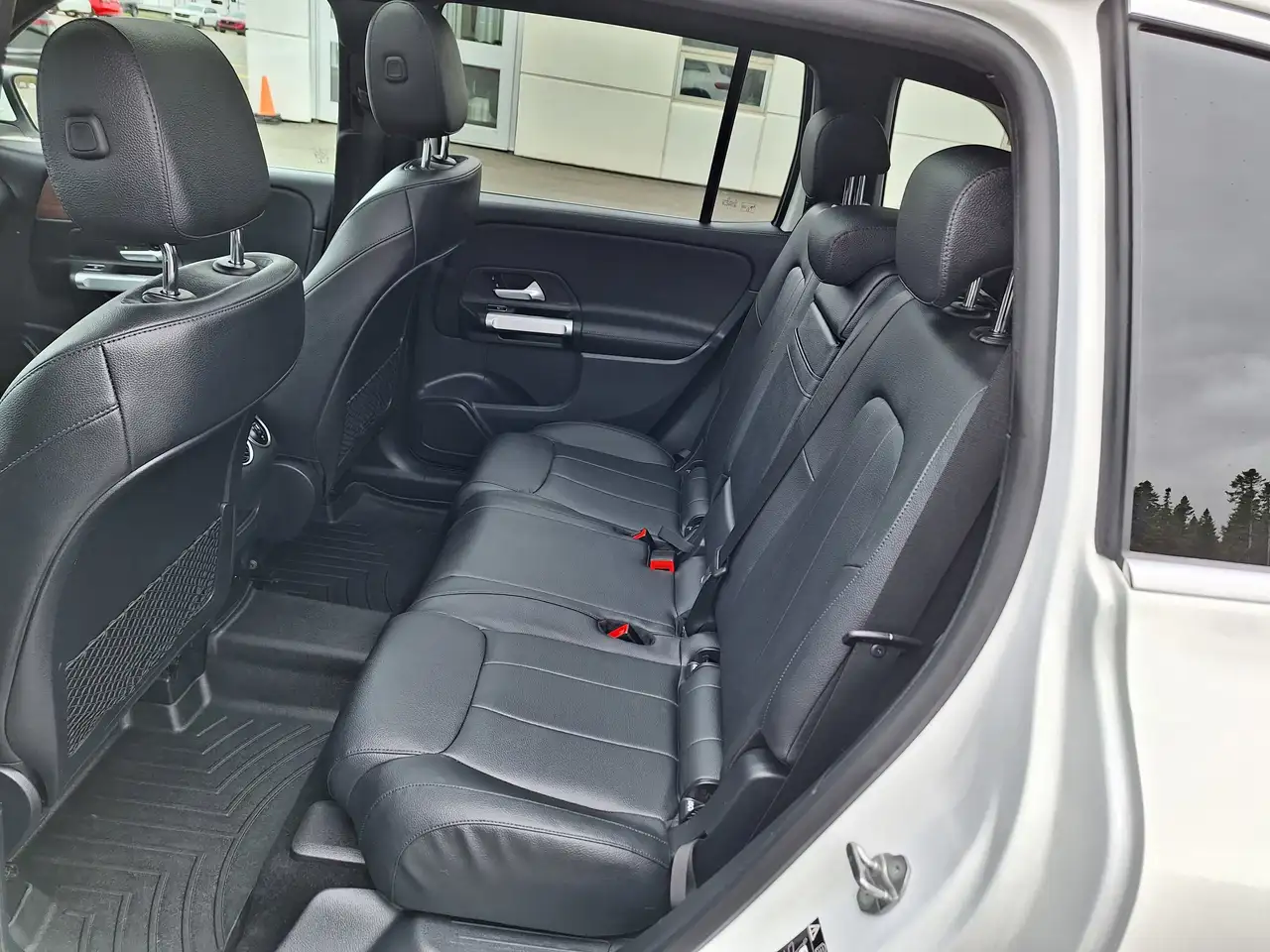 Mercedes-Benz GLB снимка Mercedes-Benz GLB