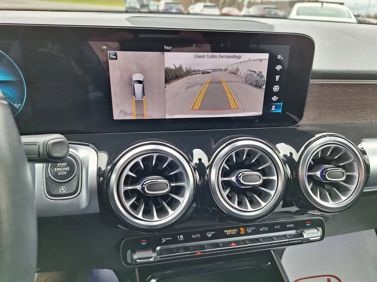 Mercedes-Benz GLB снимка Mercedes-Benz GLB