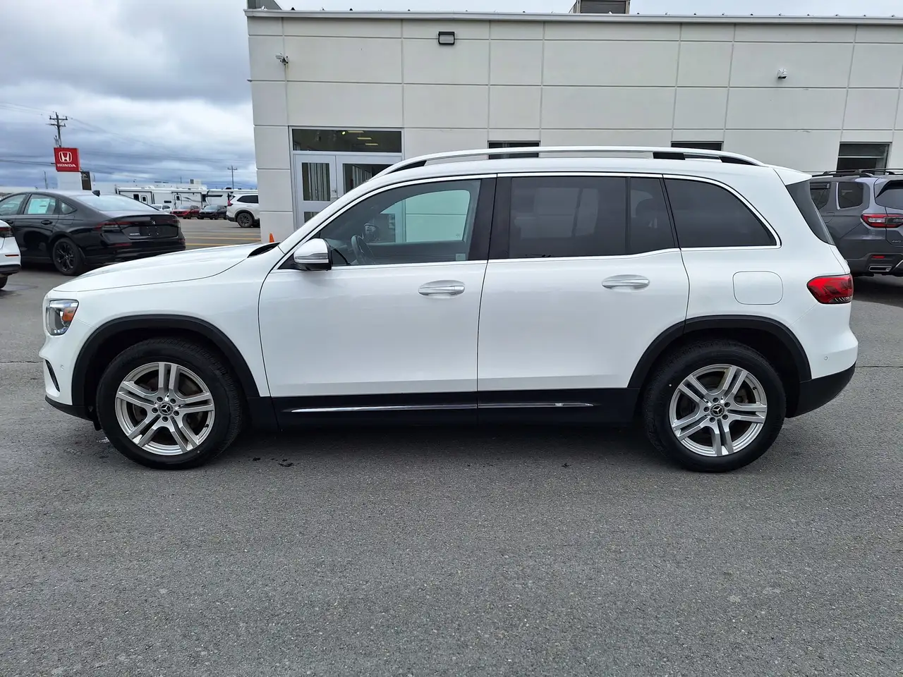 Mercedes-Benz GLB снимка Mercedes-Benz GLB