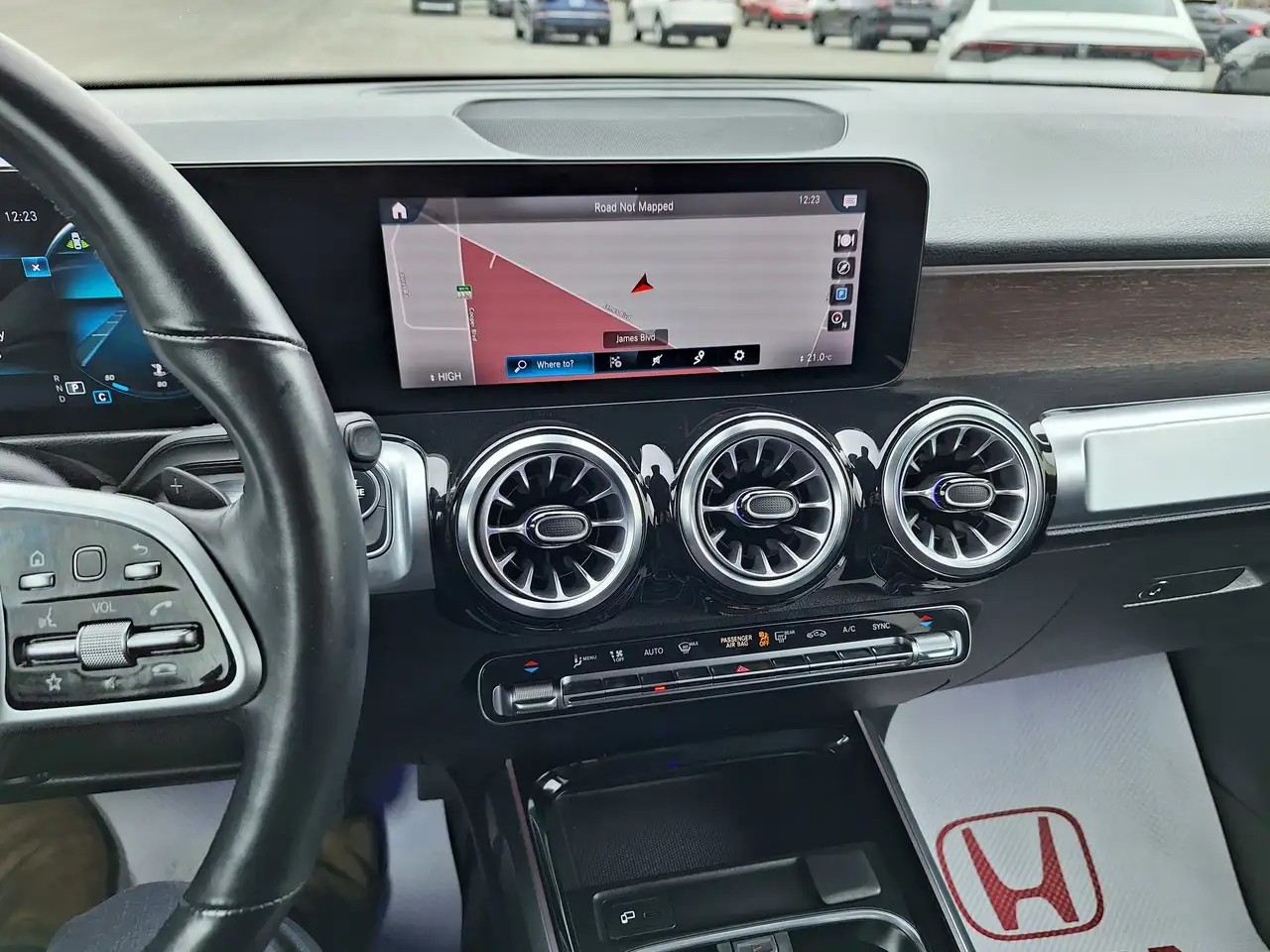 Mercedes-Benz GLB снимка Mercedes-Benz GLB