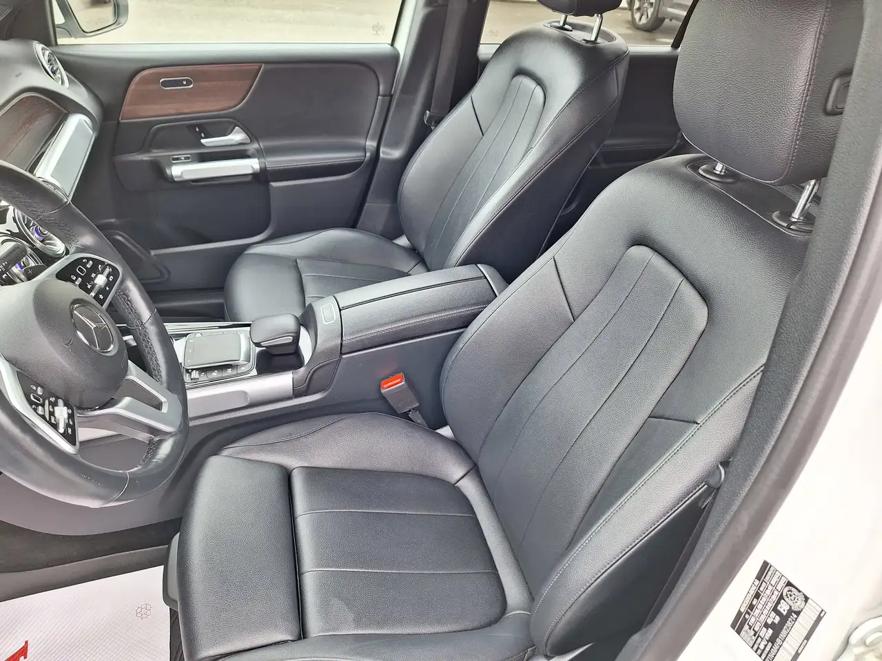 Mercedes-Benz GLB снимка Mercedes-Benz GLB