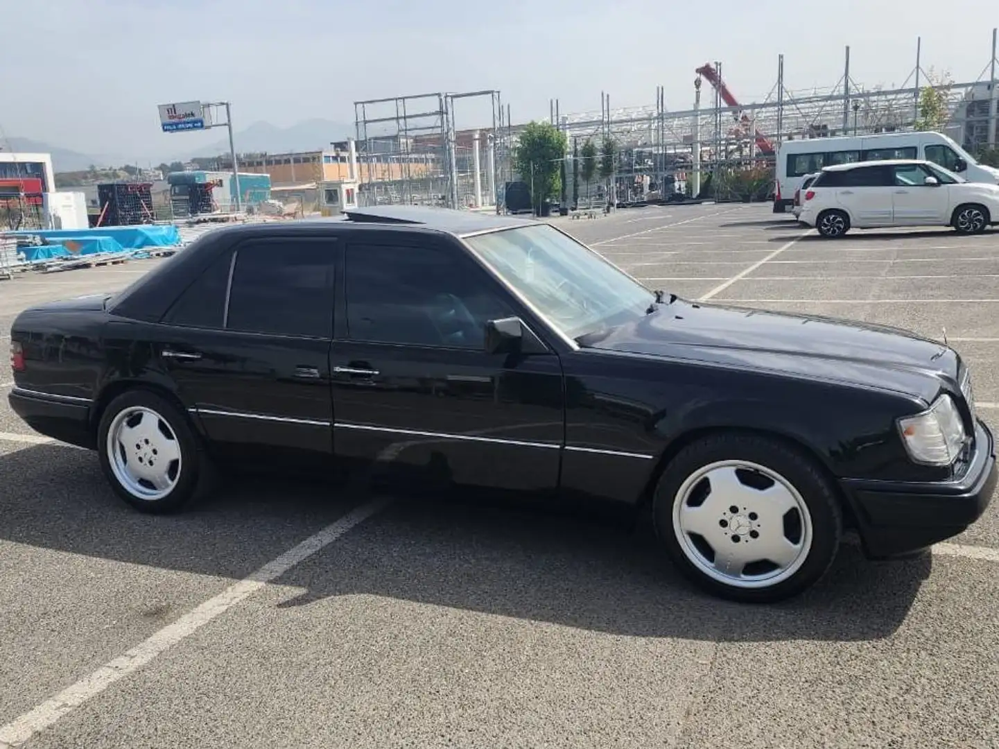 Mercedes-Benz E 420 E 420 Schwarz - 1