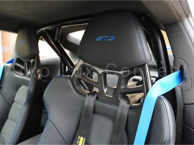 Porsche 911 view 8