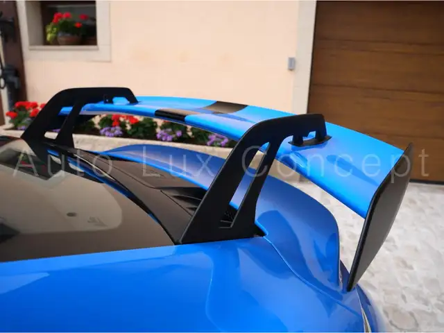 Porsche 911 view 13