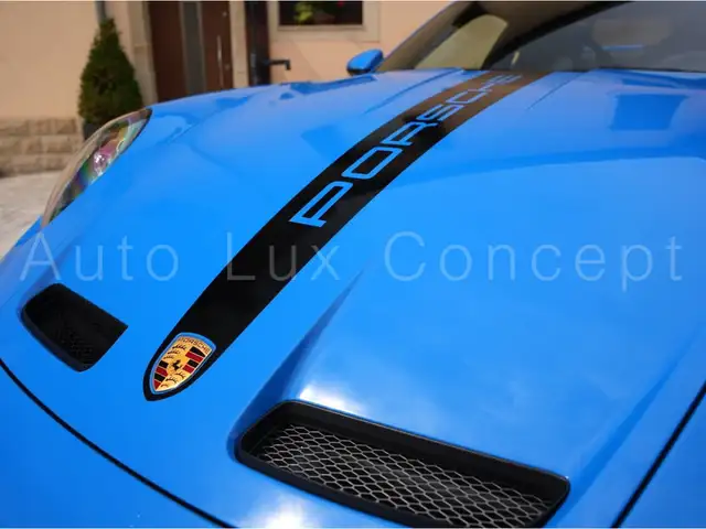 Porsche 911 view 10