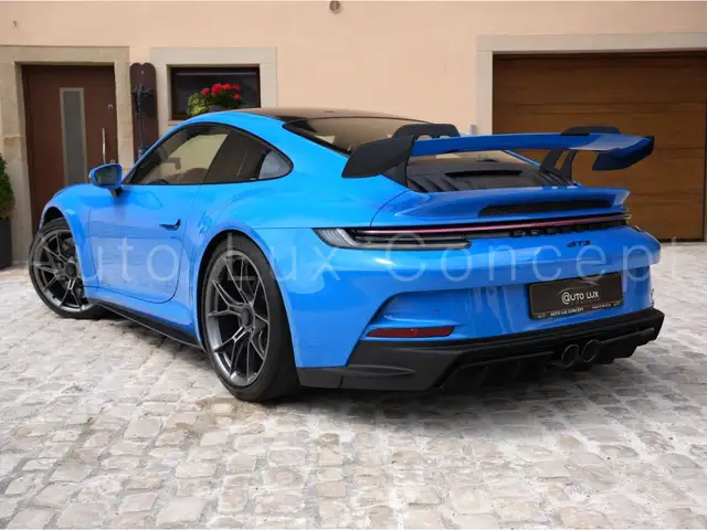 Porsche 911 view 4