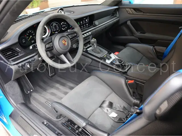 Porsche 911 view 5