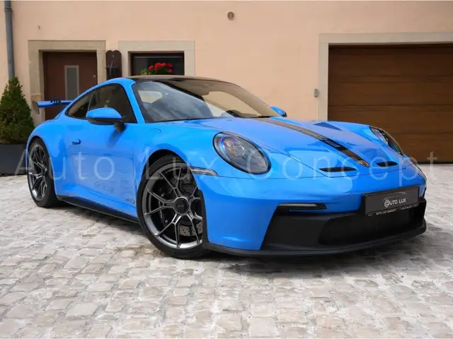 Porsche 911 view 2