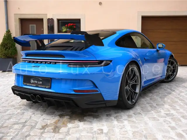 Porsche 911 view 3