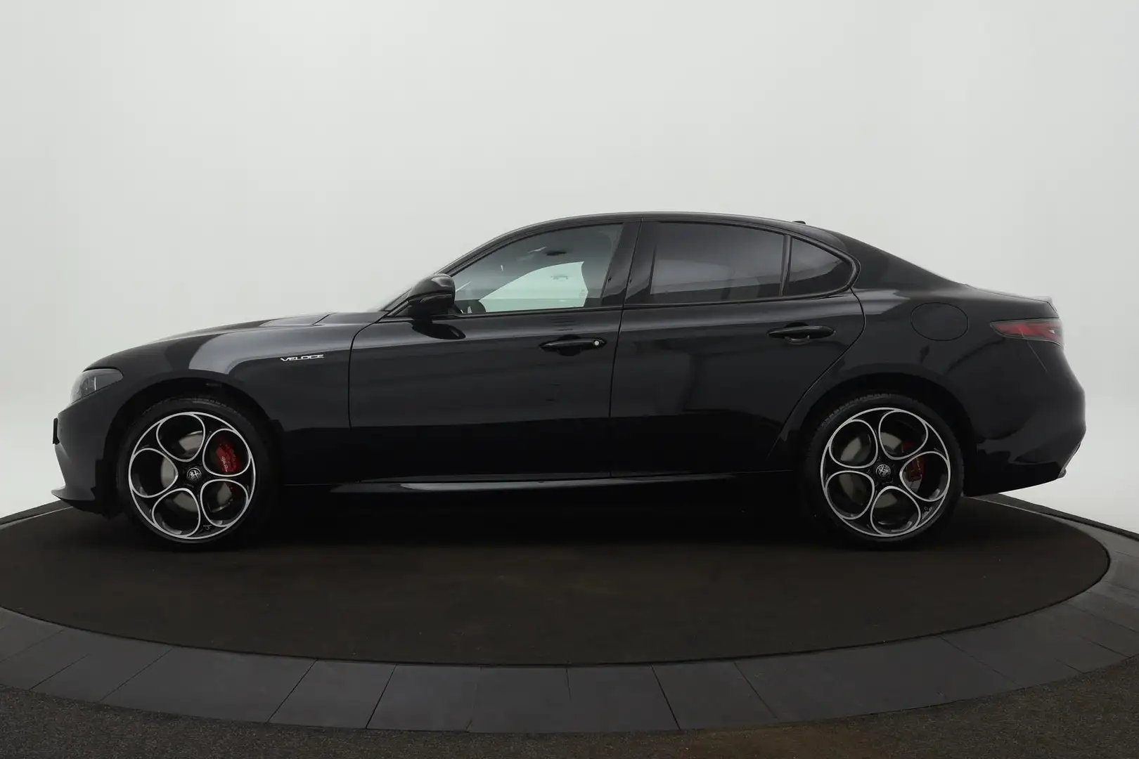 Alfa Romeo Giulia 2.0 T 280pk AWD Veloce | Harman Kardon Sound Pack Zwart - 2